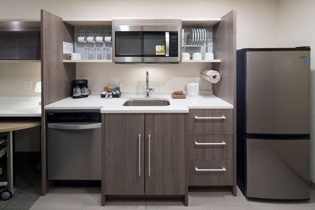 Home2 Suites By Hilton Cape Canaveral Cruise Port Номер фото