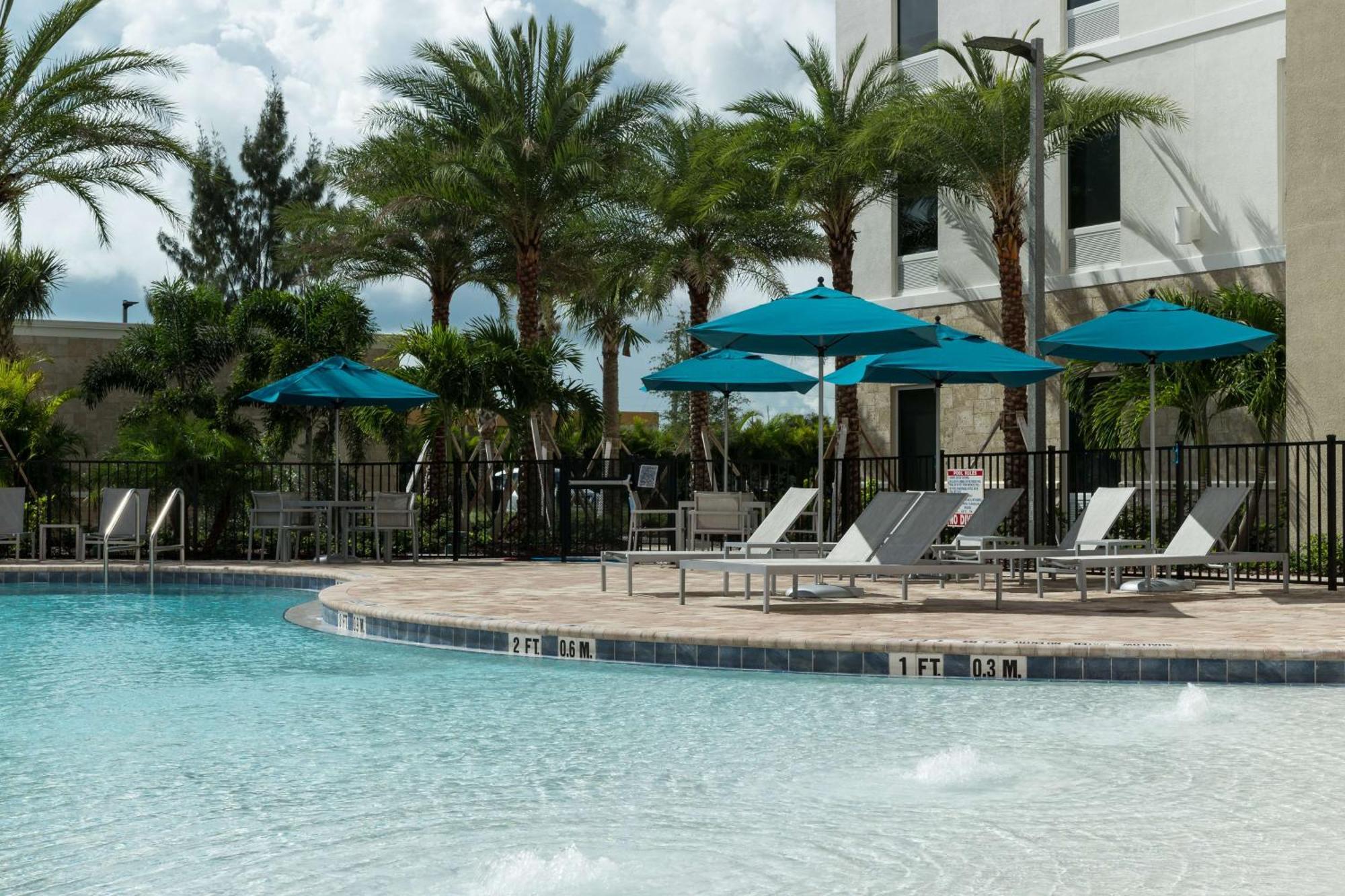 Home2 Suites By Hilton Cape Canaveral Cruise Port Экстерьер фото